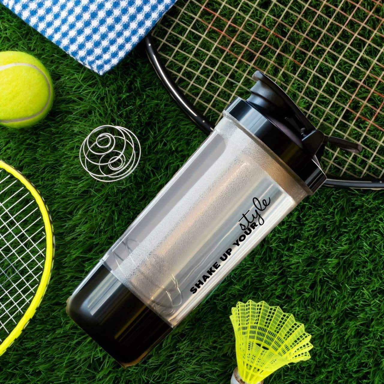 Leak Proof BPA Free Material 600ml Protein Shaker Bottle for Protein Mix with Storage Compartment and Stainless Steel Blender Ball for Pre/Post Workout Drinks, Gym